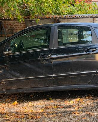 Mercedes classe b180 d LEGGI DESCRIZIO E