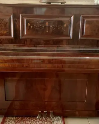 Pianoforte verticale antico intarsiato