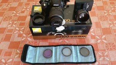 Nikon D3100 con accessori