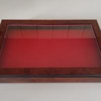 Vetrinetta portaorologi. 