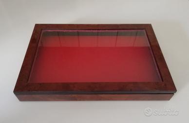 Vetrinetta portaorologi. 