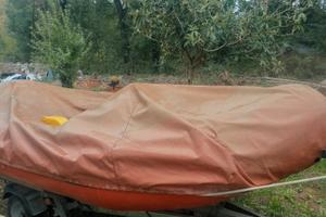 Gommone con carrello e motore