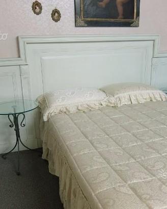 Boiserie per letto matrimoniale