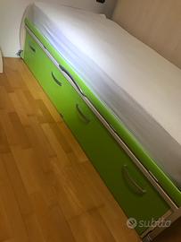 Letto con ruote e cassettoni