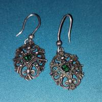 orecchini in argento e pietre verdi