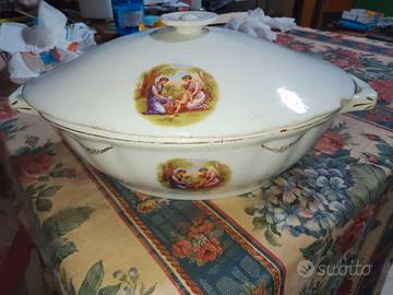 Zuppiera antica in ceramica decorata