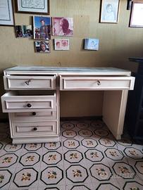 Scrivania legno color avorio e vetro