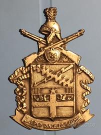 Stemma con fucili incrociati ed elmo romano - 183