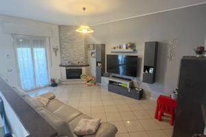 3 locali di 100mq con terrazzo di 25mq