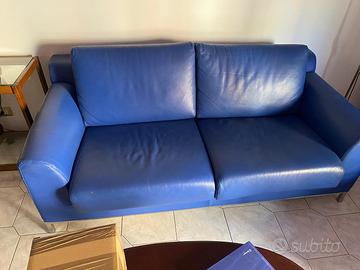 Divano letto in pelle azzurro