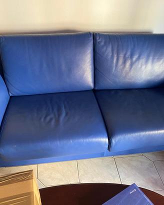 Divano letto in pelle azzurro