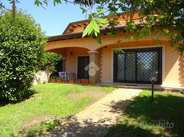 VILLA SINGOLA A POMEZIA