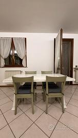 Tavolo con sedie