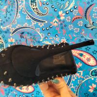 Décolleté borchiate