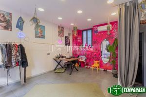 Negozio a Magenta Via Santa Crescenzia 1 locali