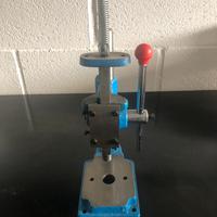 Pressa manuale da banco