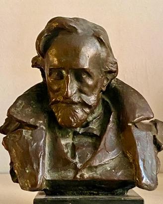 Scultura in bronzo. Giuseppe Verdi. Luigi Secchi.
