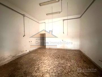 Locale Commerciale in Via Colonne Rif.F3145