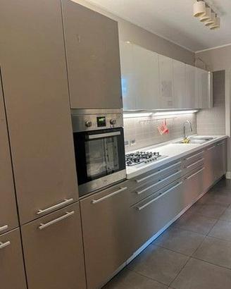 Cucina Dada 5.25m completa + frigo alto nuovo