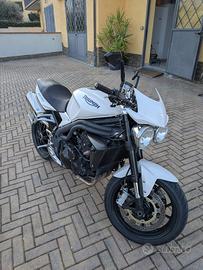 Triumph speed triple 1050