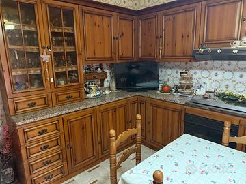 Cucina in legno massello