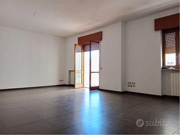 LUMINOSO QUATTRO VANI + ACC. CON TERRAZZO