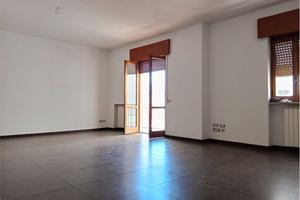 LUMINOSO QUATTRO VANI + ACC. CON TERRAZZO