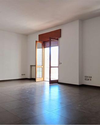 LUMINOSO QUATTRO VANI + ACC. CON TERRAZZO