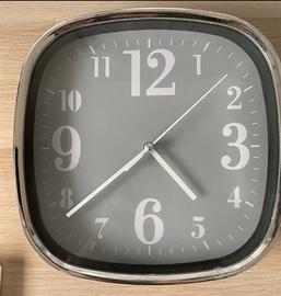 Orologio da parete con cornice in metallo