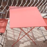 Tavolino + 2 sedie da esterno in metallo rosso