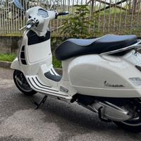 Vespa 300 GTS Super HPE