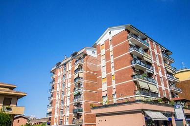 2 LOCALI A GARBAGNATE MILANESE