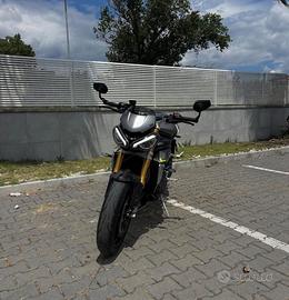 Triumph speed triple 1200 rs