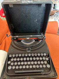 Macchina da scrivere olivetti