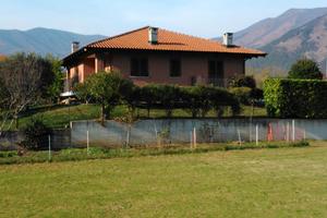 Villa recente (pari al nuovo) con giardino