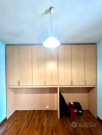 Armadio rialzato e struttura letto in legno