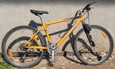 Mountain bike Specialized Rockhopper tripla corona