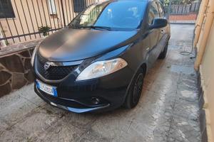 Lancia Ypsilon 1.0 Mild-Hybrid