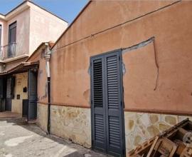 Casa singola con garage a Giarre centro