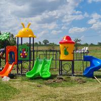 Playground da esterno usato per bambini