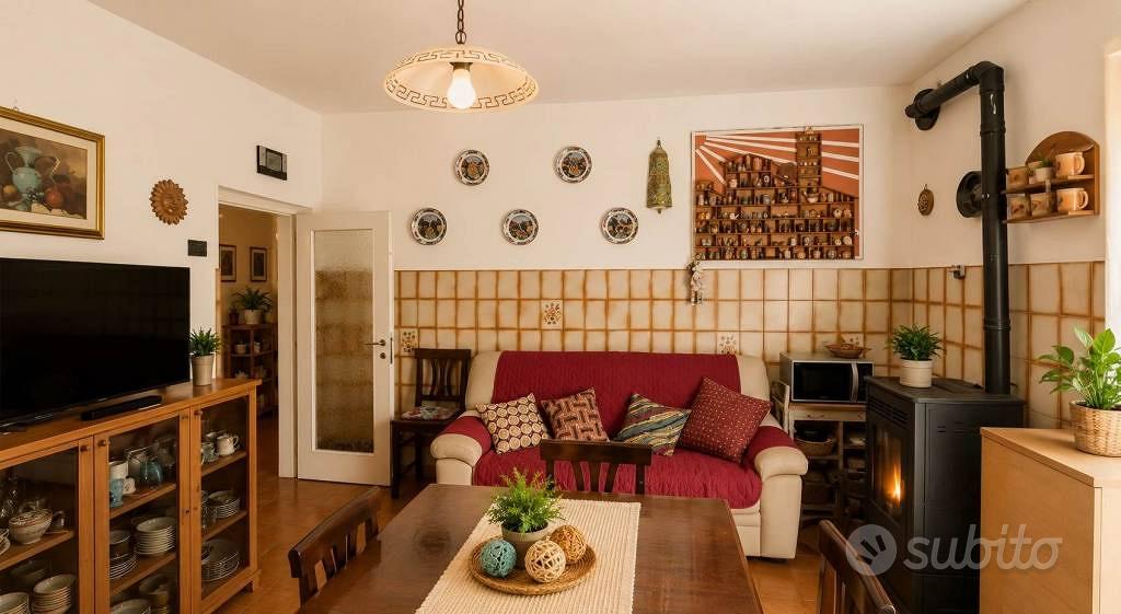 Rustico / Casale di 270 m² con più di 5 locali a T - Altro