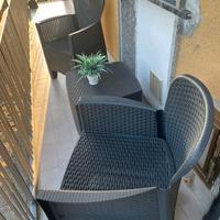 Set di tavolo e sedie