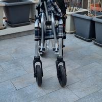 Sedia a rotelle pieghevole ultraleggera