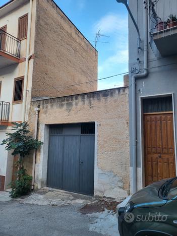 Casa indipendente attualmente adibita a garage