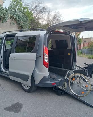 Ford Tourneo Connect Pianale ribassato con rampa d