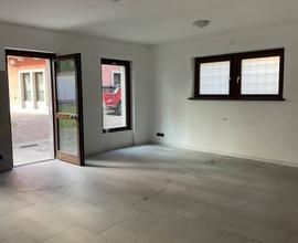 Locale commerciale-ufficio