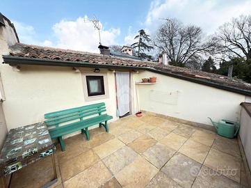 CASA SEMINDIPENDENTE A CASTEL GOFFREDO