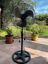 Ventilatore con piantana.