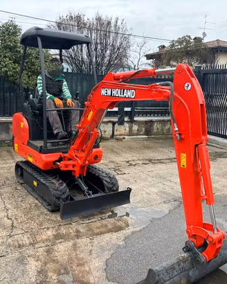 E166 Mini escavatore New Holland 15 q