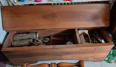 Cassapanca in legno massiccio lavorata a mano